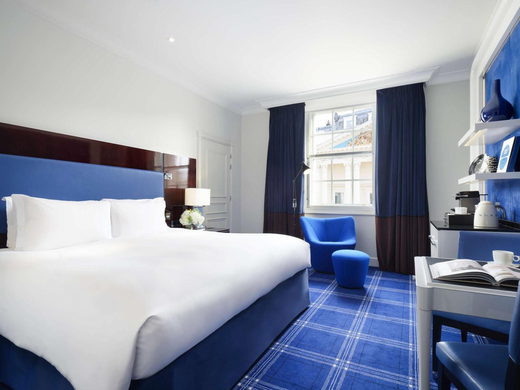 Sofitel London St James Εξωτερικό φωτογραφία A room at the London West End
