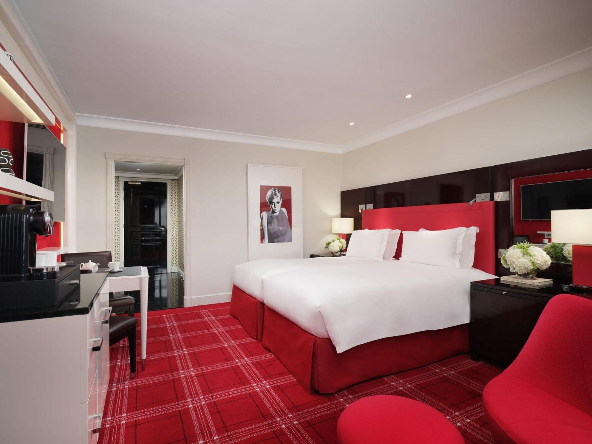 Sofitel London St James Εξωτερικό φωτογραφία A room at the Mandarin Oriental London