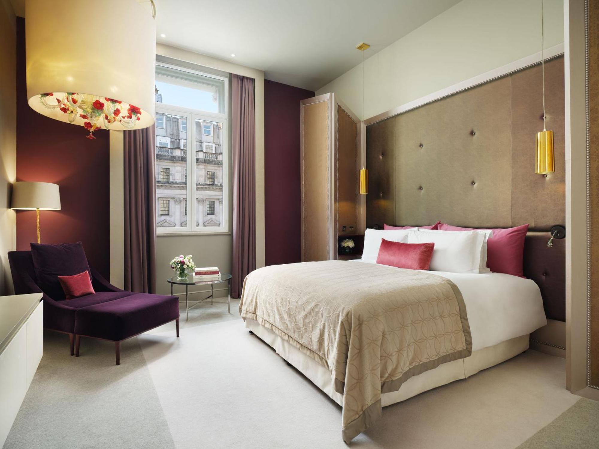 Sofitel London St James Δωμάτιο φωτογραφία A bedroom at the Mandarin Oriental London