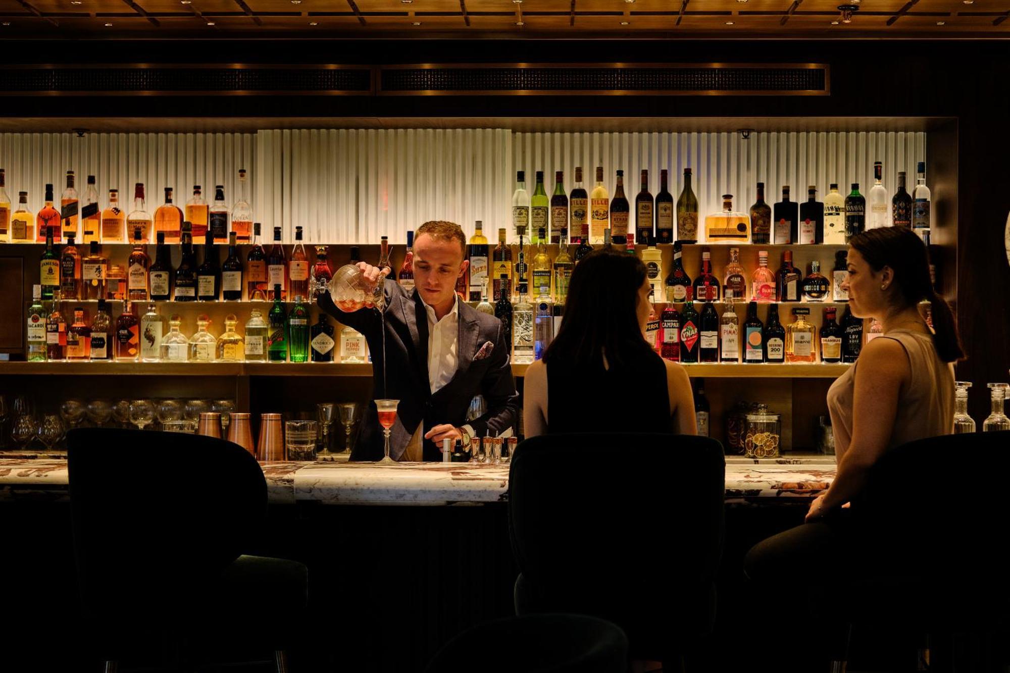 Sofitel London St James Εξωτερικό φωτογραφία A bartender at work