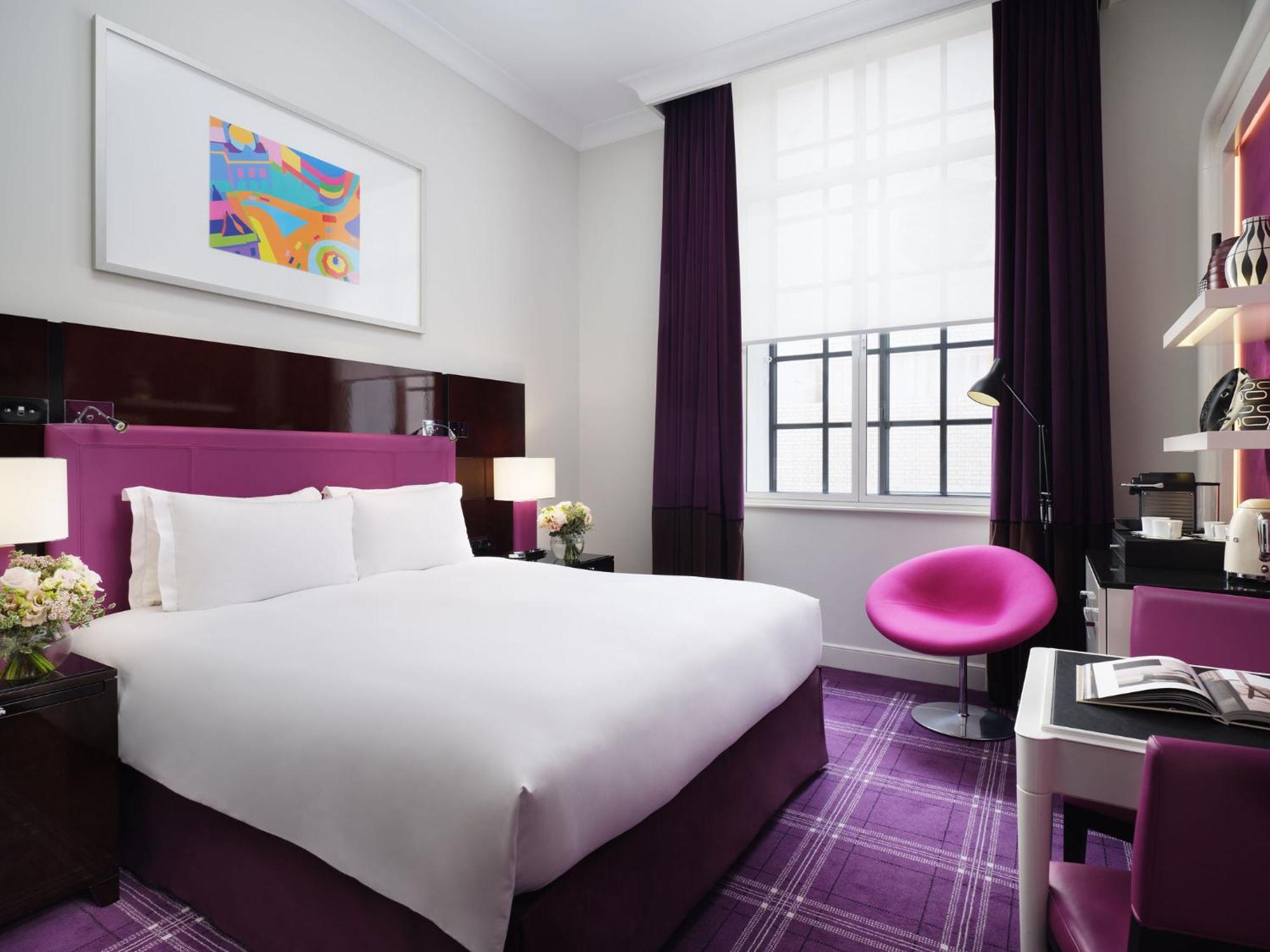 Sofitel London St James Δωμάτιο φωτογραφία A bedroom at the London W1